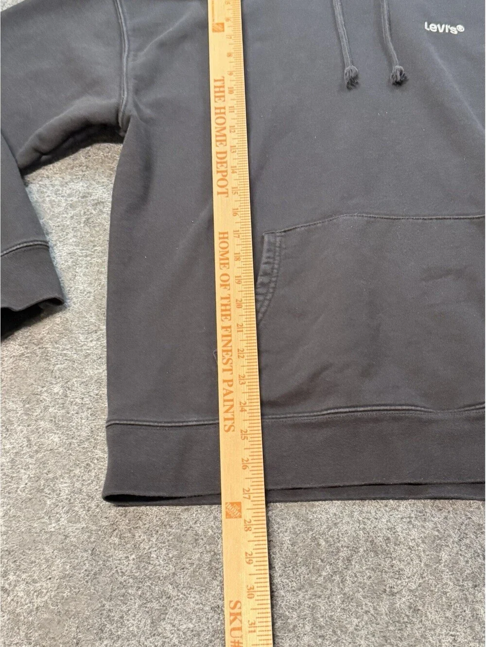 Levi’s Relaxed Fit Black Pullover Hoodie Men’s Large Minimal Logo Sweatshirt